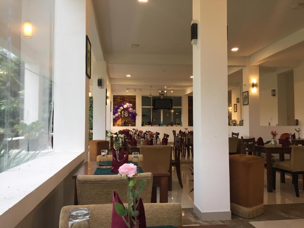 Kandy Rivers Edge Nature Resort Kültér fotó